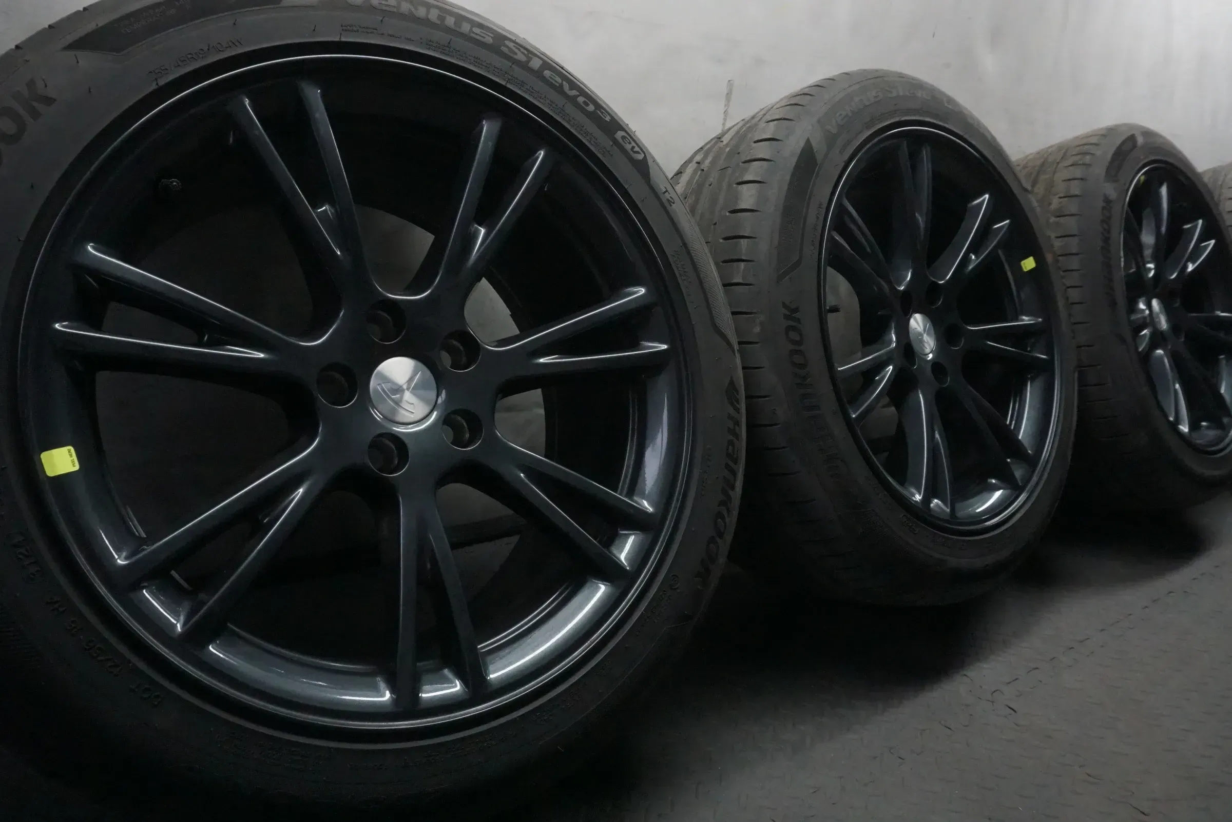 TOP Tesla Sommerreifen Model Y 19 Zoll Doppelspeiche C662 - Bild 1